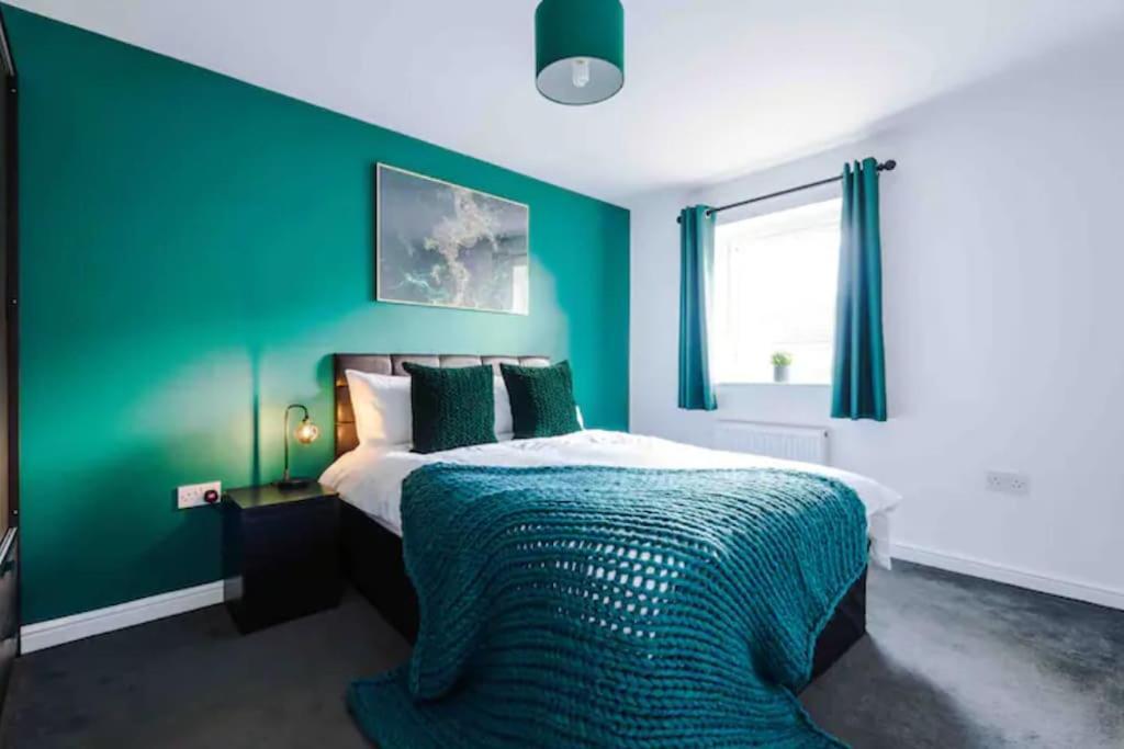 Spacious 5 Bedroom Home Hosted By Mcr Dens Manchester Dış mekan fotoğraf