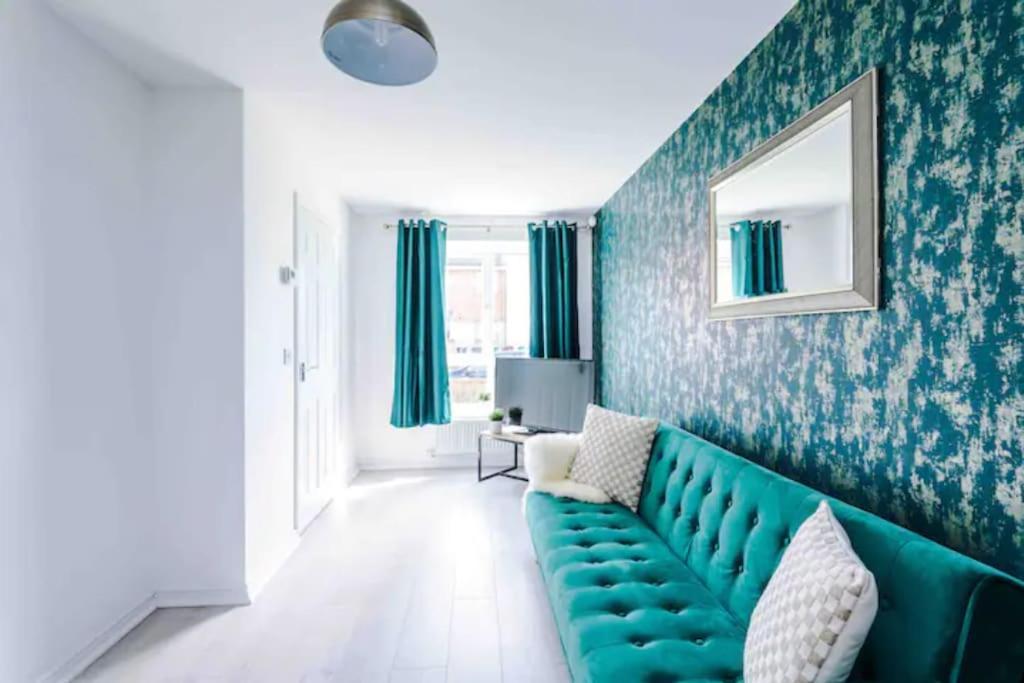 Spacious 5 Bedroom Home Hosted By Mcr Dens Manchester Dış mekan fotoğraf