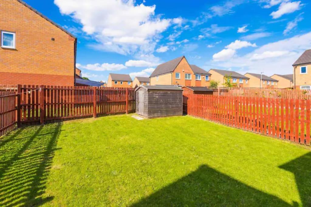 Spacious 5 Bedroom Home Hosted By Mcr Dens Manchester Dış mekan fotoğraf